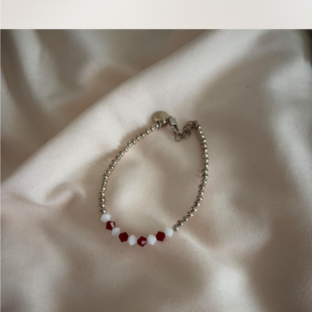 Silver bracelet with maroon and white beads